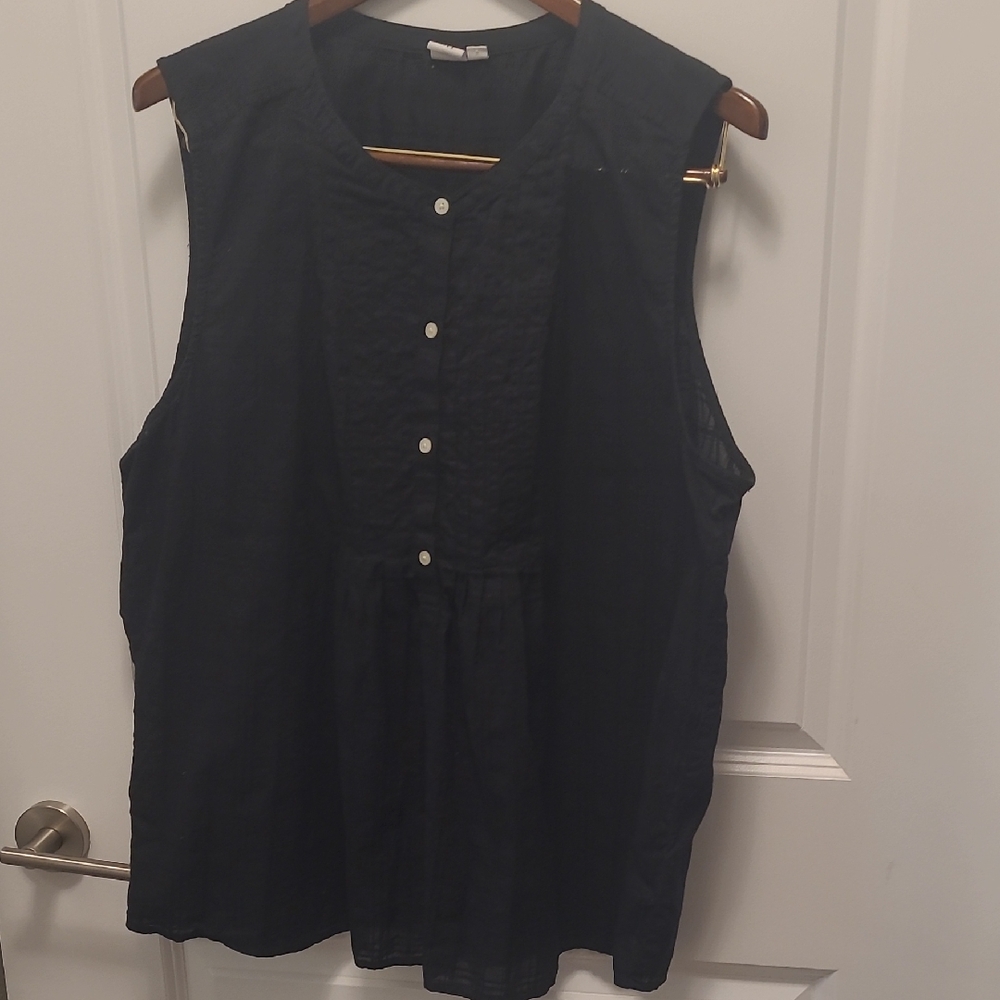 GAP Black Sleeveless Blouse